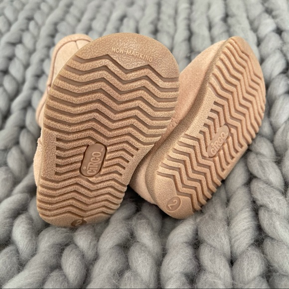 Girls suede fur-lined booties size 2 - Picture 3 of 7